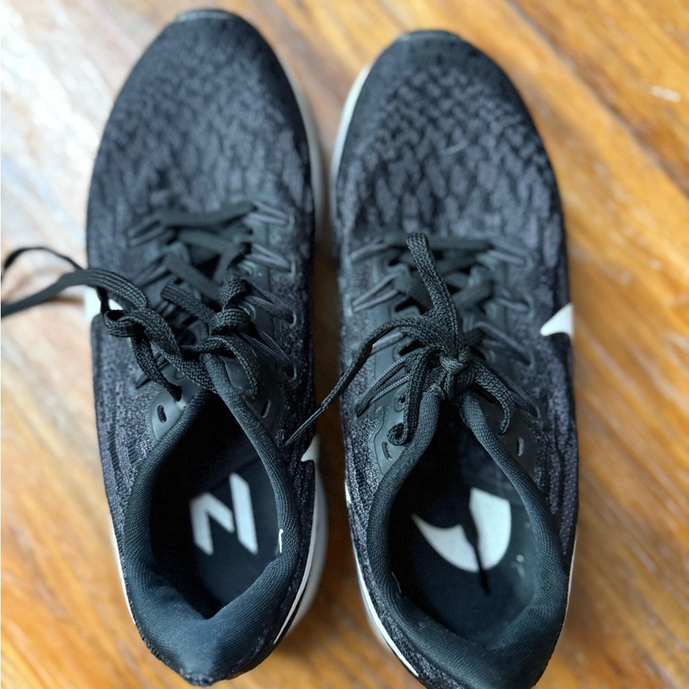 Nike zoom running shoes women’s 8.5